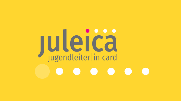 Das Bild zeigt das Logo von Juleica mit einem gelben Hintergrund und bunten Punkten.