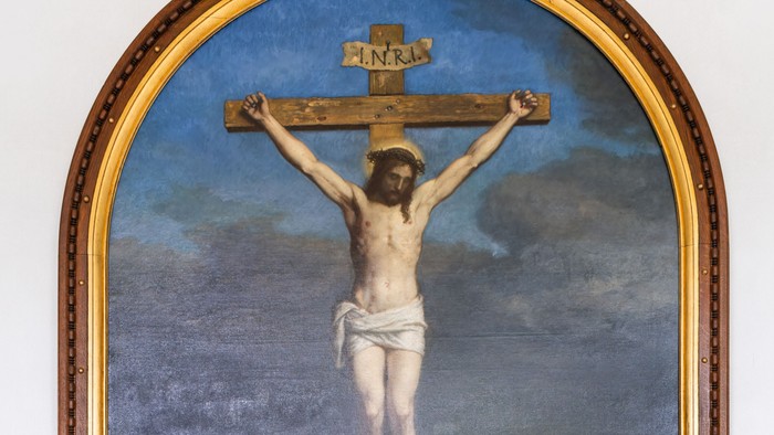 Billedet viser Jesus på korset med to kvinder under ham