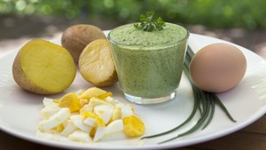 Grüne Soße mit Ei.jpg