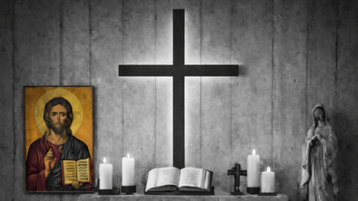 Zwei Personen meditieren oder beten in einer feierlichen Kapelle mit religiösen Ikonen und Kerzen.