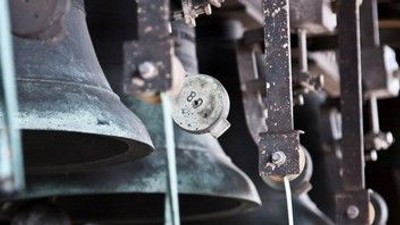 Bjærne med klokkeslagsvæsen.