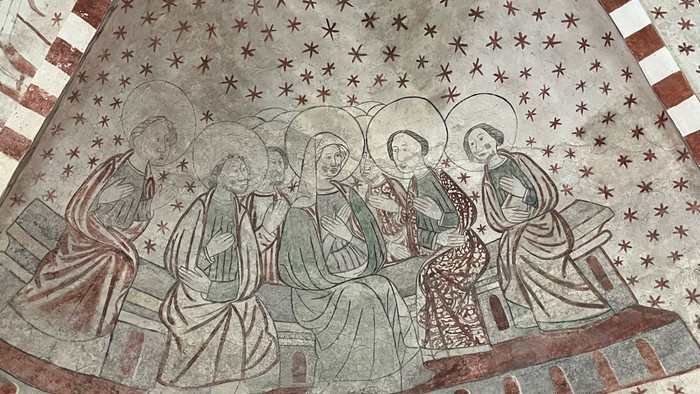 Mosaik med religiøse figurer i bueformet indramning