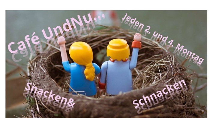 Zwei Lego-Figuren in einem Vogelnest mit Text in Deutsch