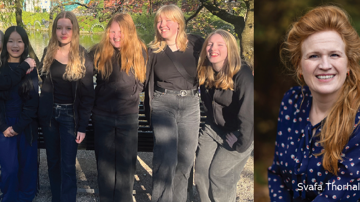 En gruppe af unge piger poserer sammen udendørs, og en portrætbillede af en kvinde med rødt hår og blå polkadot-bluse.