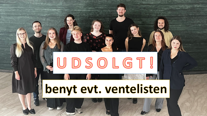 Gruppefoto med udsolgt-skilt og ventelisteinstruktion på dansk: 
