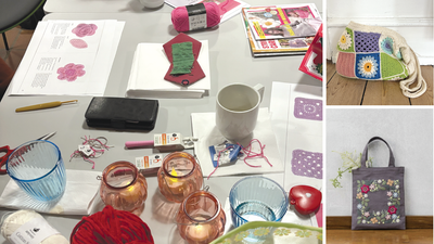 Håndværksmaterialer og forsyninger arrangeret til fremstilling af dekorerede håndlavede genstande som tasker og lys.
