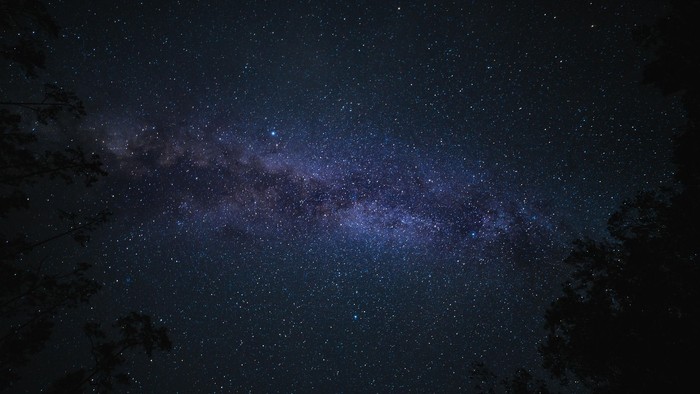 System af stjerner, mørkt stof og interstellart stof