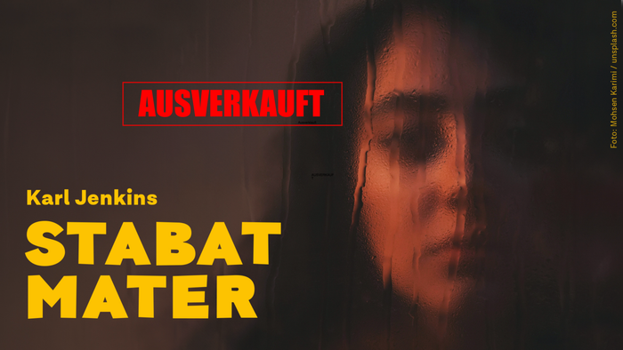Plakat zur Werbung für „Stabat Mater“ von Karl Jenkins mit dem Vermerk „ausverkauft“ und dramatischer Beleuchtung.