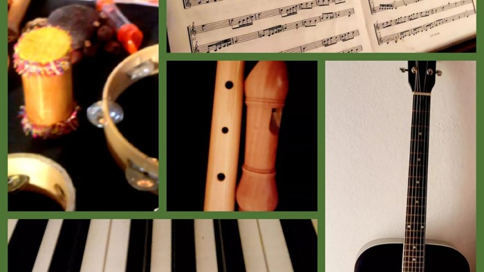Collage aus Musikinstrumenten und Notenblättern mit einer Blockflöte, Klavier-Tasten, Gitarre und Musiknoten.