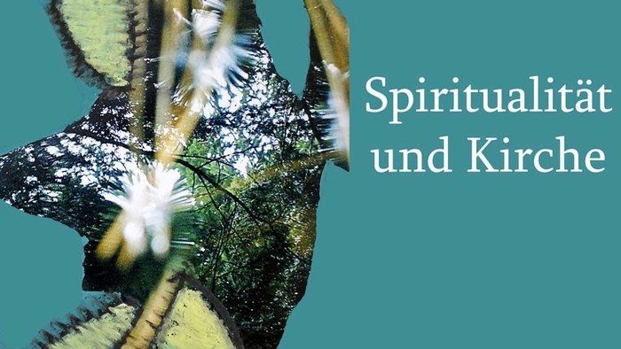 Ein Blumenarrangement vor einem blauen Hintergrund mit dem Text