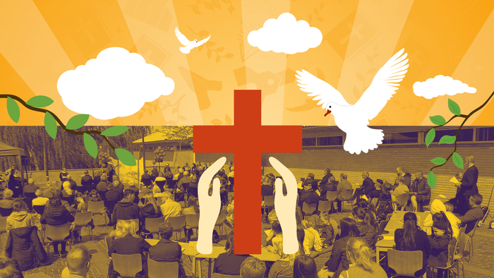 En stor rød kors med to hænder, der holder det oppe, mens en hvid duve flyver over en folkemængde under en solopgang.