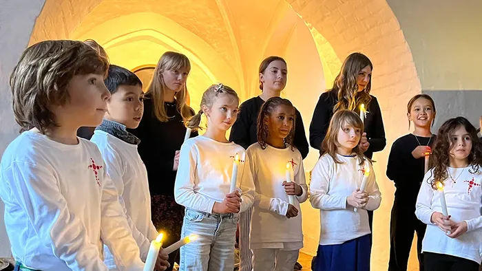 Gribskov Korskoles børnekor synger i Græsted Kirke