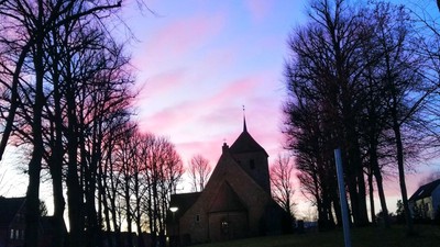 Kirche_Sonnenuntergang_Herbst.jpg