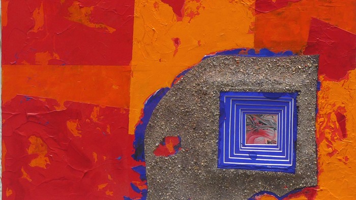 Abstraktes Kunstwerk mit kräftigen Rottönen, Orangen und einem geometrischen blau-grauen Quadrat mit konzentrischen Linien.