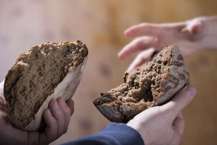Das_Brot_wird_geteilt.jpg
