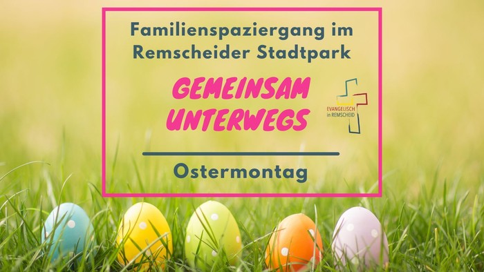 Rasen mit Ostereiern und Einladung zum Familienspaziergang im Stadtpark am Ostermontag