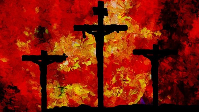 Tre kors stiger op mod en rød og gul himmel