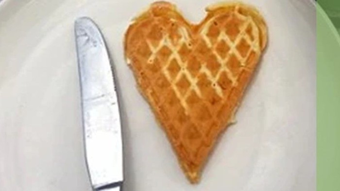 Das Freitagscafé bietet Waffeln, Kaffee und mehr. Öffnungszeiten und Angebote sind angegeben.