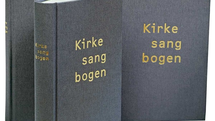 To boghefter med guldtrykte tekster 