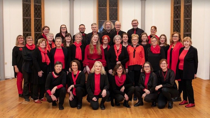 Plakat für ein Gospelkonzert mit dem Wolmirstedter Gospelchor, inklusive Auftrittsdetails und Gruppenfoto.