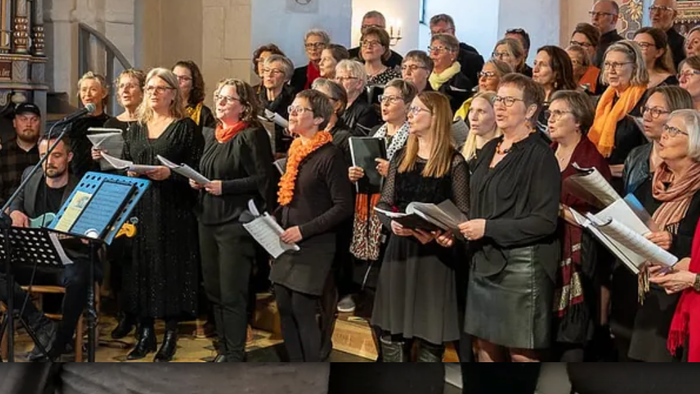 Et billede af påskekoret der synger