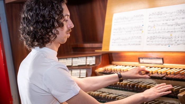Christoph Gerthner an der Orgel der Petrikirche