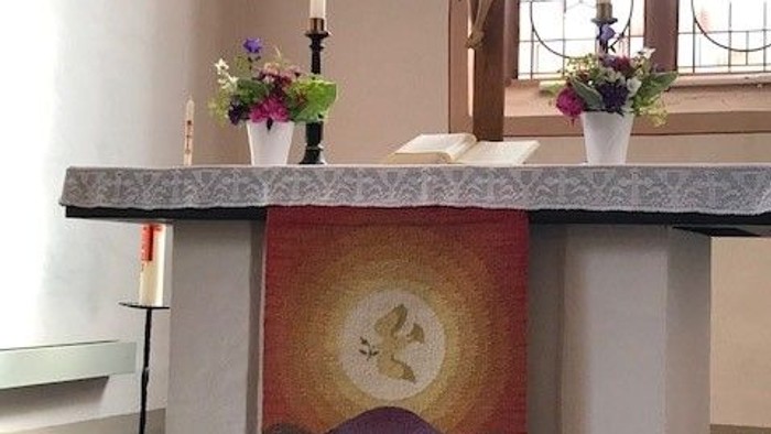 Altar in der Kirche in Ottlar