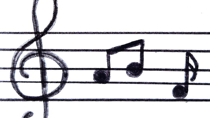 Ein Notenblatt mit Noten und einem Taktstock