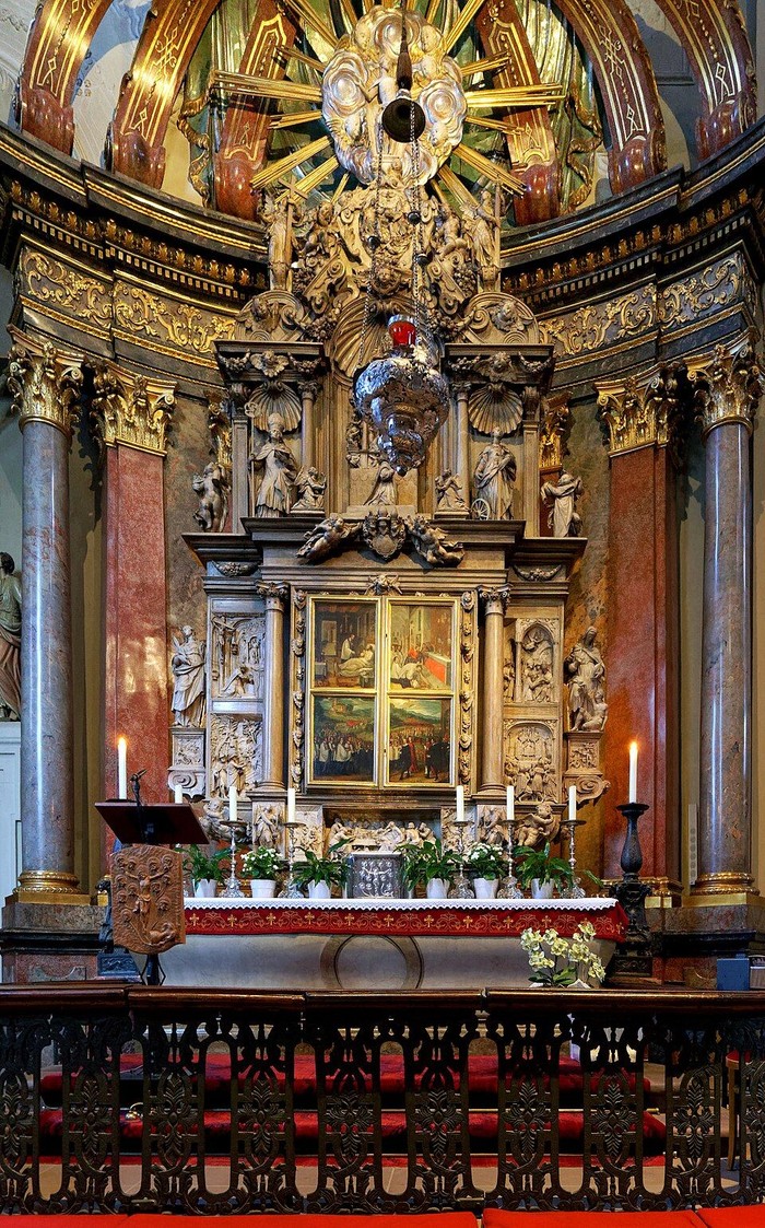 Der Heilig-Blut-Altar in der Basilika St. Georg Walldürn