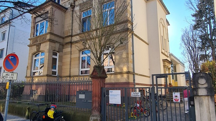 Die Kita der Friedenskirche Offenbach in der Gesamtansicht