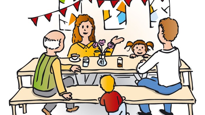 Familie feiert Geburtstag im Freien