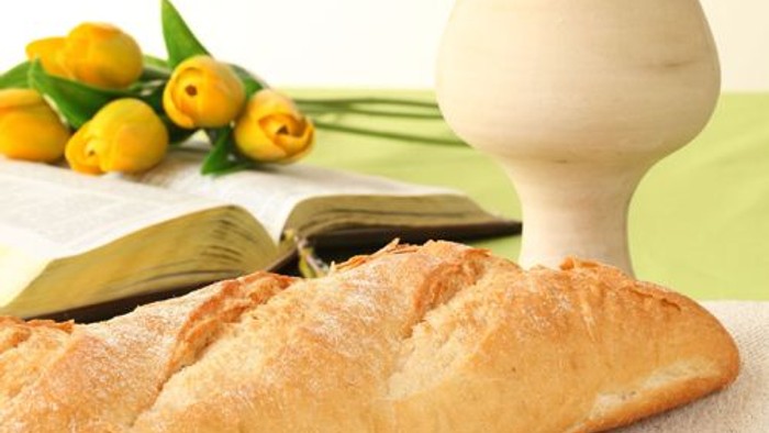 Bread, wine, and lemons på bordet