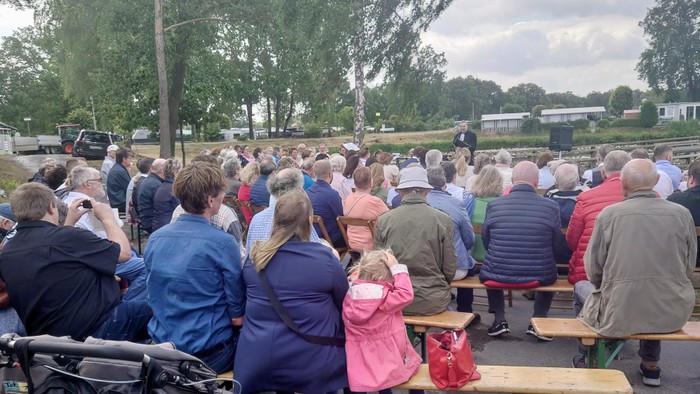 Gottesdienst auf dem Campingplatz