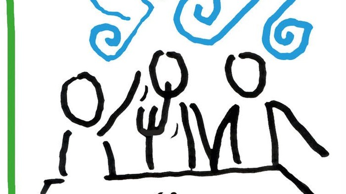 Drei Personen sitzen um ein Lagerfeuer und unterhalten sich.