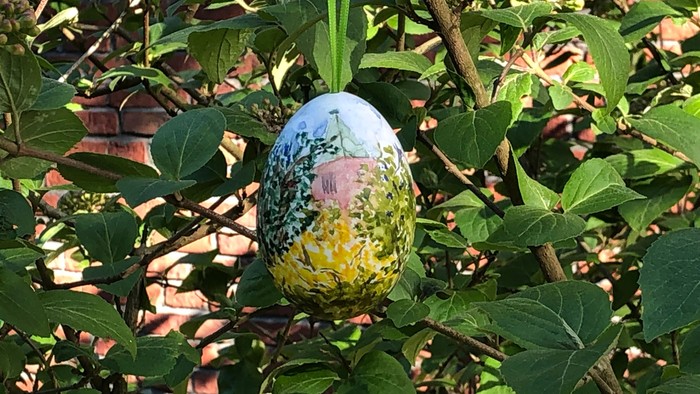 Osterei mit St. Simeon-Kirche