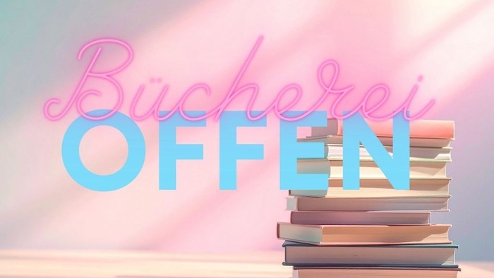 Hell erleuchtetes Bücherregal mit gestapelten Büchern und den Worten „BÜCHEREI OFFEN“ in stilvollem Pink und Blau.