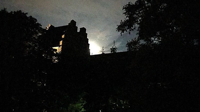 Fredens Kirke i natten