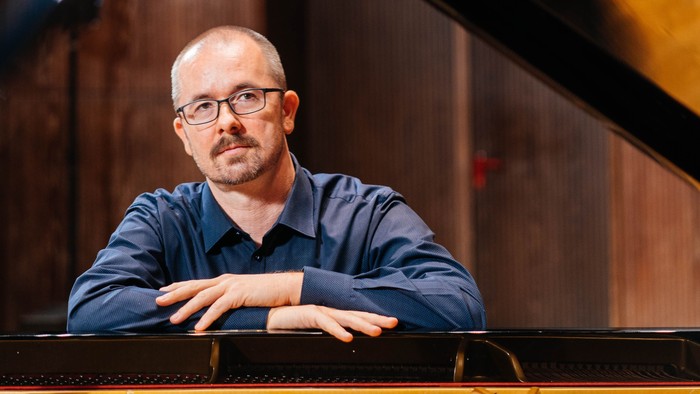 Tomasz Kamieniak am Klavier