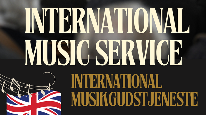 Plakatannoncering for en gratis international musikgudstjeneste på engelsk om søndagen med et kirkeinteriør i baggrunden.