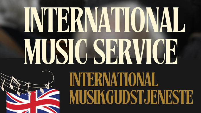 Plakaten annoncerer en international musikgudstjeneste på engelsk med gratis adgang kl. 12:30 søndag.