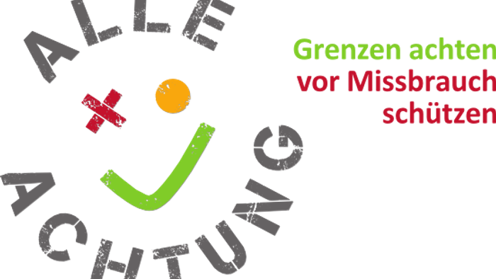 Das Bild zeigt ein fröhliches Gesicht mit einem grünen Mund und einem roten Kreuz auf der Stirn, umgeben von Text in verschiedenen Farben.