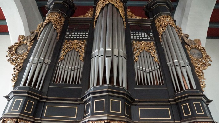 Foto von der Schuke-Orgel in Baruth/Mark mit barockem Orgelprospekt,.