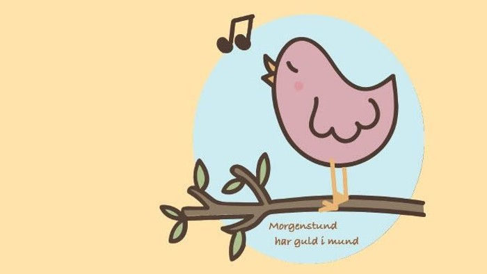 En munter tegneseriefugl sidder på en gren og synger med sætningen *