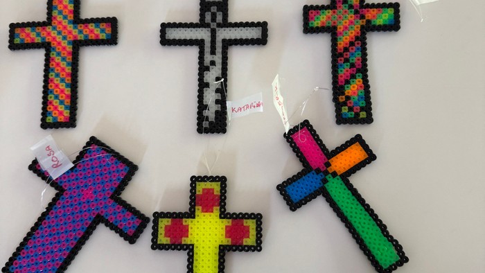 kors lavet af minikonfirmanderne