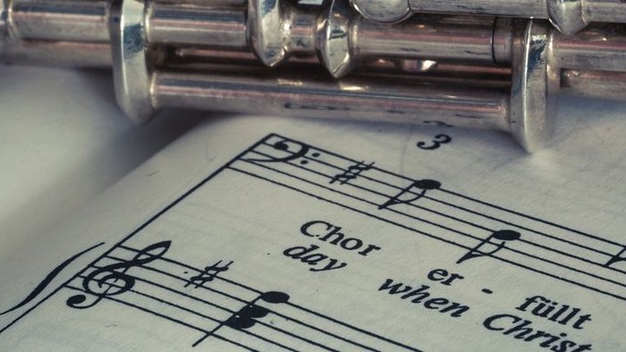 Noten und ein Musikinstrument