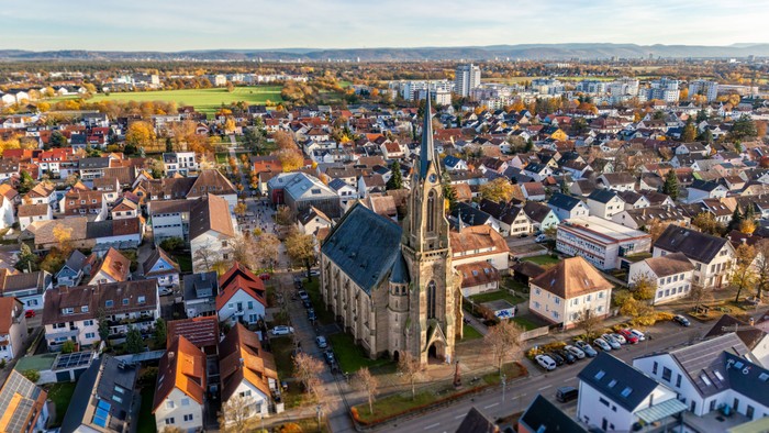 Nordkirche Neureut aus der Luft fotografiert
