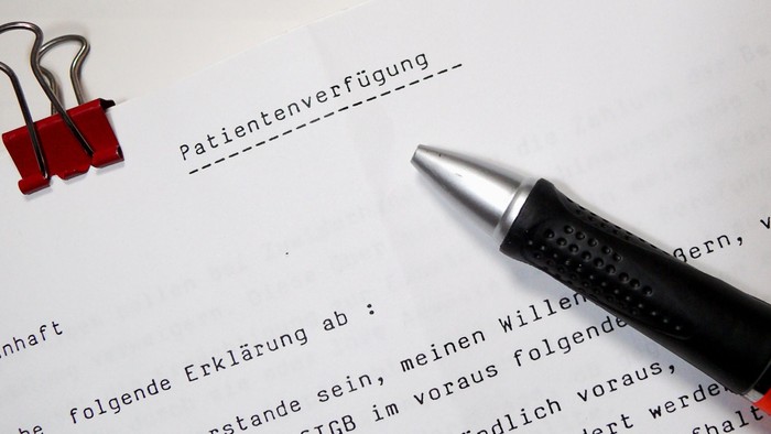 Stift auf Dokument mit der Überschrift „Patientenverfügung“