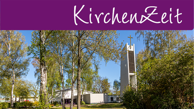 Bild zeigt Kirche in ländlicher Umgebung mit hohem Turm und Bäumen