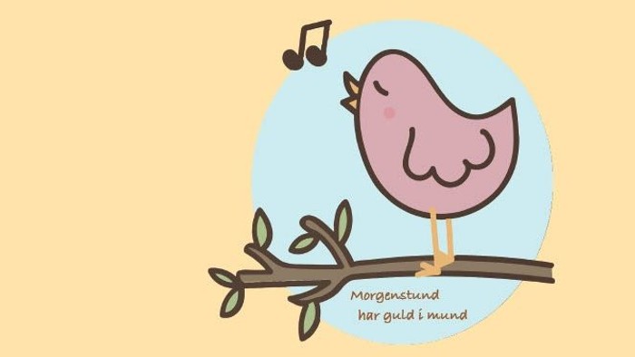 En munter tegneseriefugl sidder på en gren og synger med sætningen *