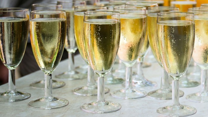 Fyldte champagneglas